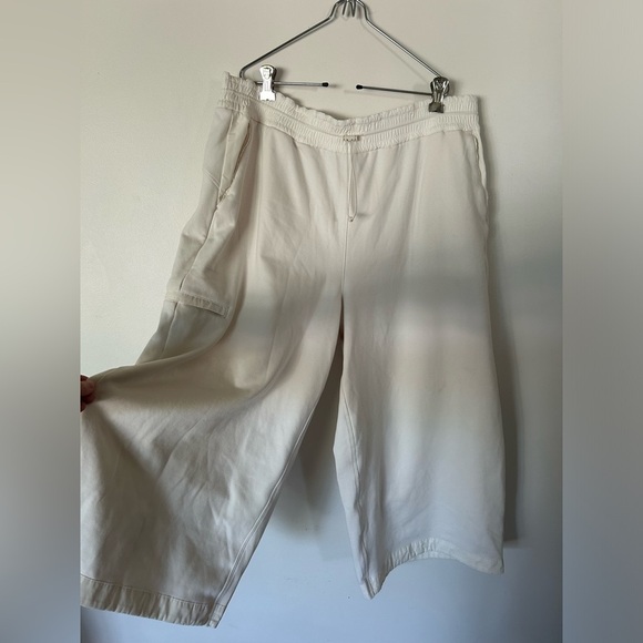 NWOT Athleta Triumph Hybrid Wide Crop Length Pants Drawstring Waist White XL - Picture 2 of 13